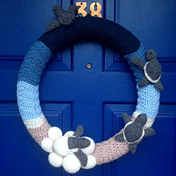 crocheted wreath by Marli2311, patterns by planetjune