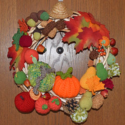 crocheted wreath by petrOlly, patterns by planetjune