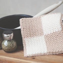 Idiot's Guides: Crochet by June Gilbank - Practice Project 2: Colorblock Potholder
