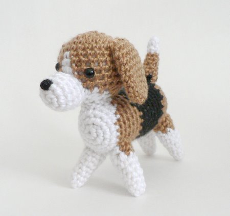 crocheted amigurumi beagle by planetjune
