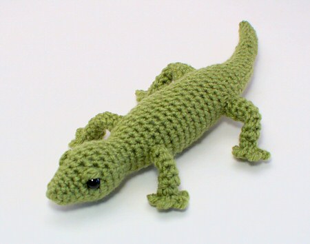 crocheted gecko amigurumi by planetjune