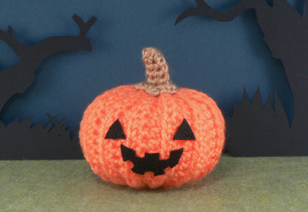 spooky crocheted halloween pumpkin by planetjune