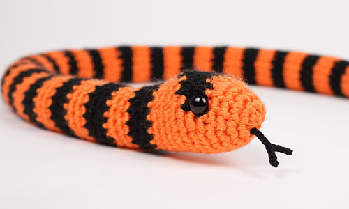 dual-banded snake from the Snake Collection crochet pattern by planetjune