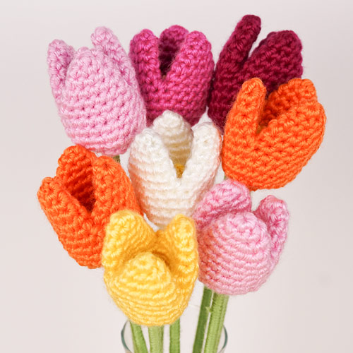 Tulips crochet pattern by PlanetJune