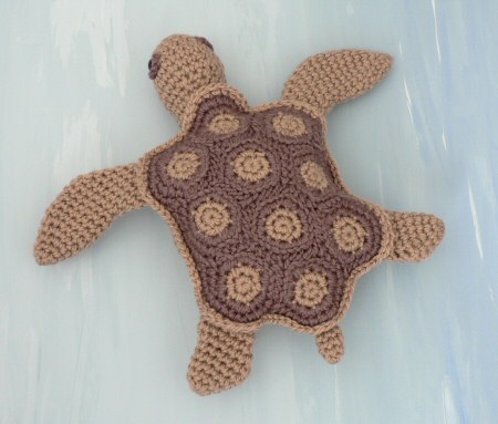 crocheted sea turtle by planetjune