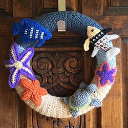 crocheted wreath by sujavo, patterns by planetjune