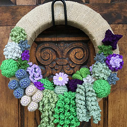 crocheted wreath by sujavo, patterns by planetjune