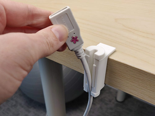3d printed USB cable holder