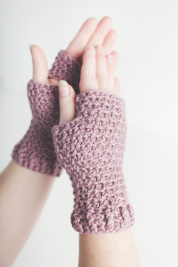 Idiot's Guides: Crochet by June Gilbank - Front-and-Back Fingerless Mitts pattern