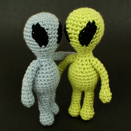 Aliens amigurumi crochet pattern by PlanetJune