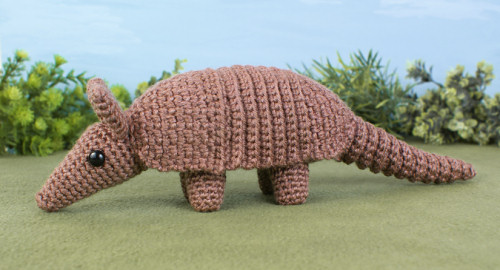 Armadillo crochet pattern by PlanetJune