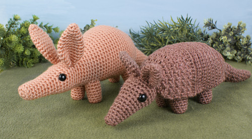 Armadillo crochet pattern by PlanetJune