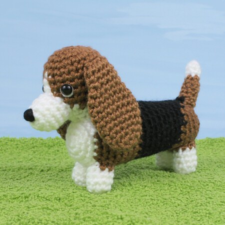 AmiDogs Basset Hound amigurumi crochet pattern by PlanetJune