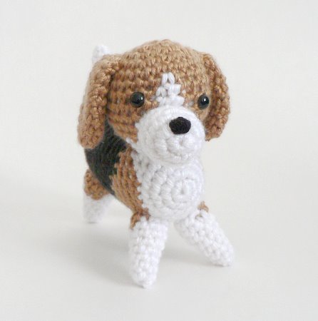 crocheted amigurumi beagle by planetjune