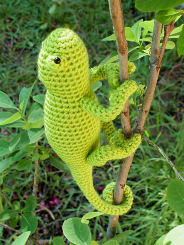 Chameleon amigurumi crochet pattern by PlanetJune