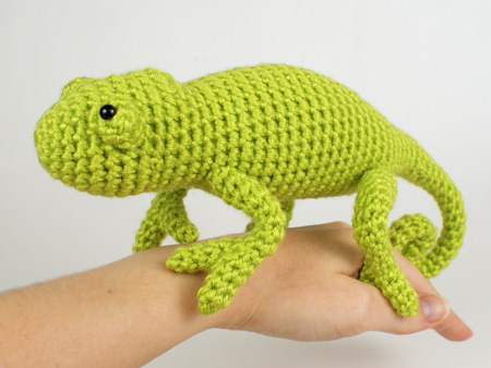 Chameleon amigurumi crochet pattern by PlanetJune