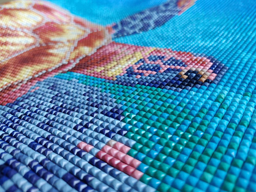 closeup of my finished Graceful Swimmer Diamond Dotz kit