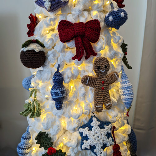 giant crocheted Christmas tree by planetjune