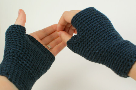 fitted crocheted fingerless gloves by planetjune