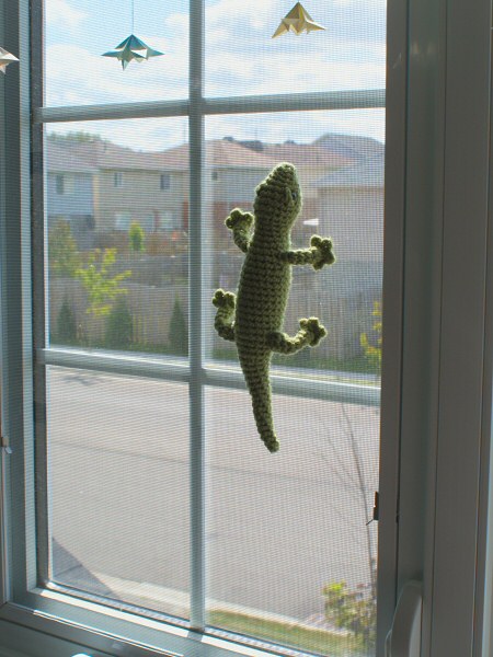 crocheted amigurumi gecko by planetjune