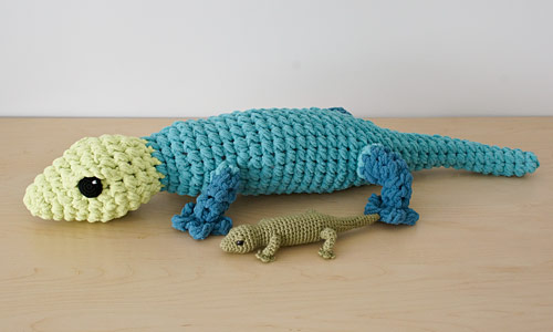 giant and regular sized amigurumi geckos made from the crochet pattern by planetjune