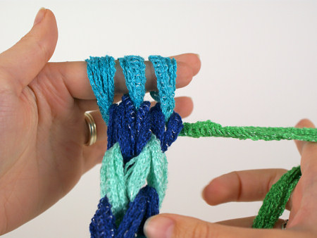 ruffle yarn scarf: finger crocheted i-cord