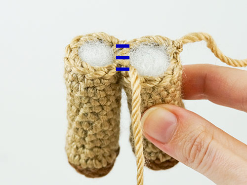 attaching legs evenly on a standing amigurumi animal