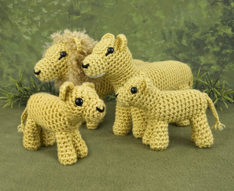 Lion Family crochet patterns by PlanetJune