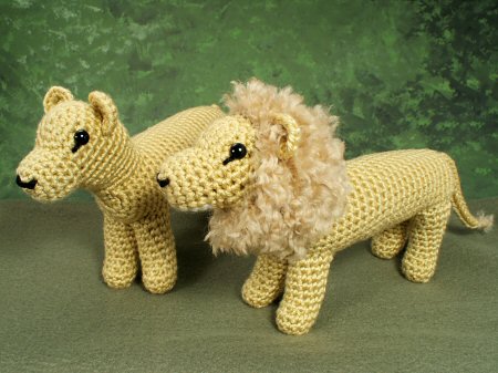 crocheted lion and lioness by planetjune