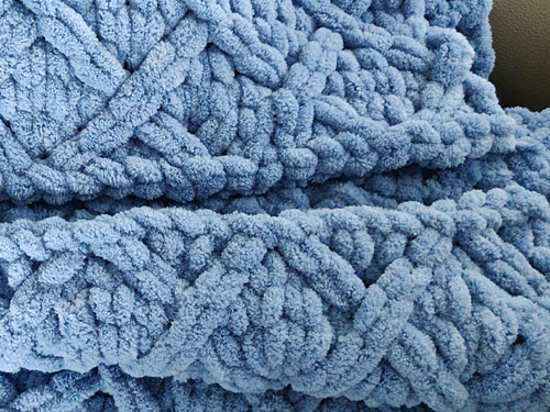 loop knitted lattice blanket