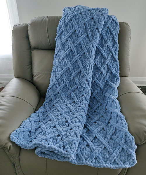 loop knitted lattice blanket