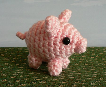 crocheted piglet by planetjune