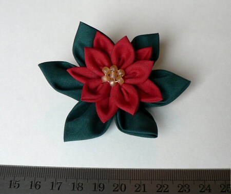 tsumami kanzashi poinsettia