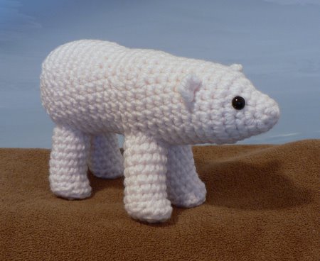 crocheted polar bear by planetjune