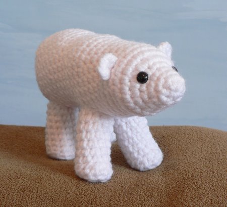 crocheted polar bear by planetjune