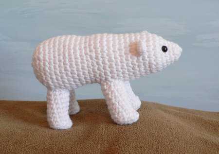 crocheted polar bear by planetjune