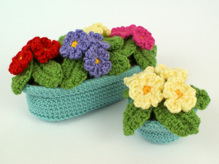 Primroses crochet pattern by PlanetJune
