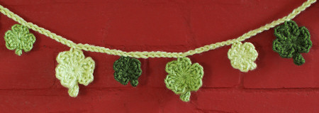Shamrocks crochet pattern by PlanetJune