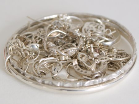 silver cleaning: clean shiny jewellery