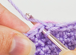 catching the floating yarn when stranding