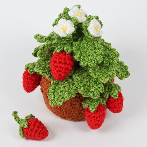 Strawberry Plant crochet pattern by PlanetJune