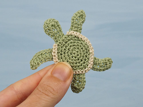 baby sea turtle applique crochet pattern by planetjune, made in crochet thread