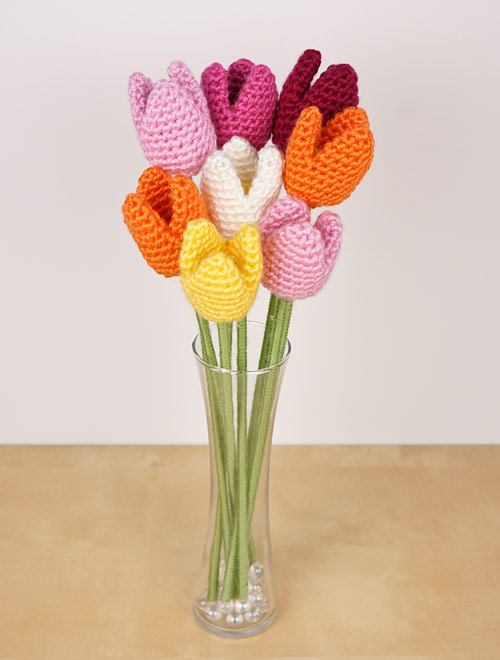 Tulips crochet pattern by PlanetJune