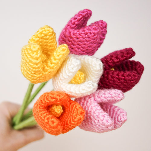 Tulips crochet pattern by PlanetJune