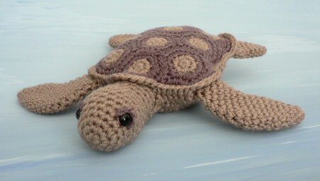 crocheted sea turtle by planetjune