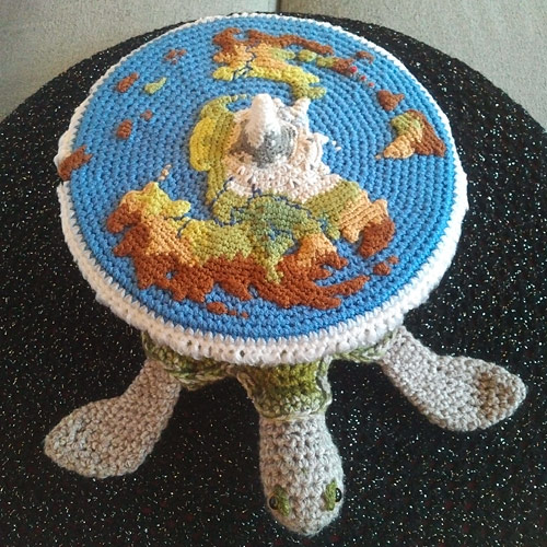 PlanetJune Stories: Going Postal: Hils' amigurumi Discworld postbox topper