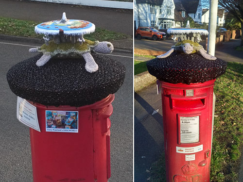 PlanetJune Stories: Going Postal: Hils' amigurumi Discworld postbox topper