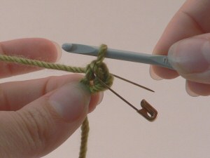 How To Use Stitch Markers in Amigurumi – PlanetJune by June