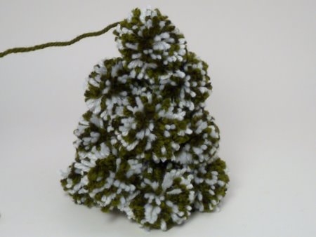 pom-pom christmas tree tutorial