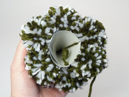 pom-pom christmas tree tutorial